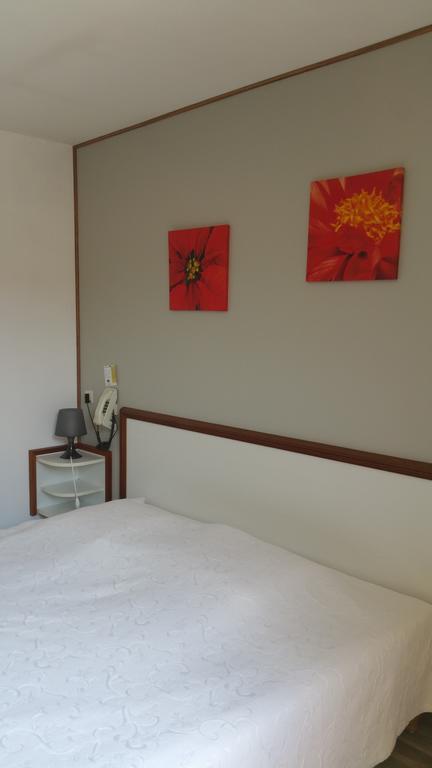 Hotel Le Magiot Montliot-et-Courcelles Pokoj fotografie